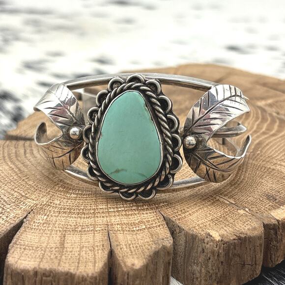 1980s Native American NAVAJO Sterling & Turquoise Cuff Bracelet Double Leaves - Picture 1 of 5